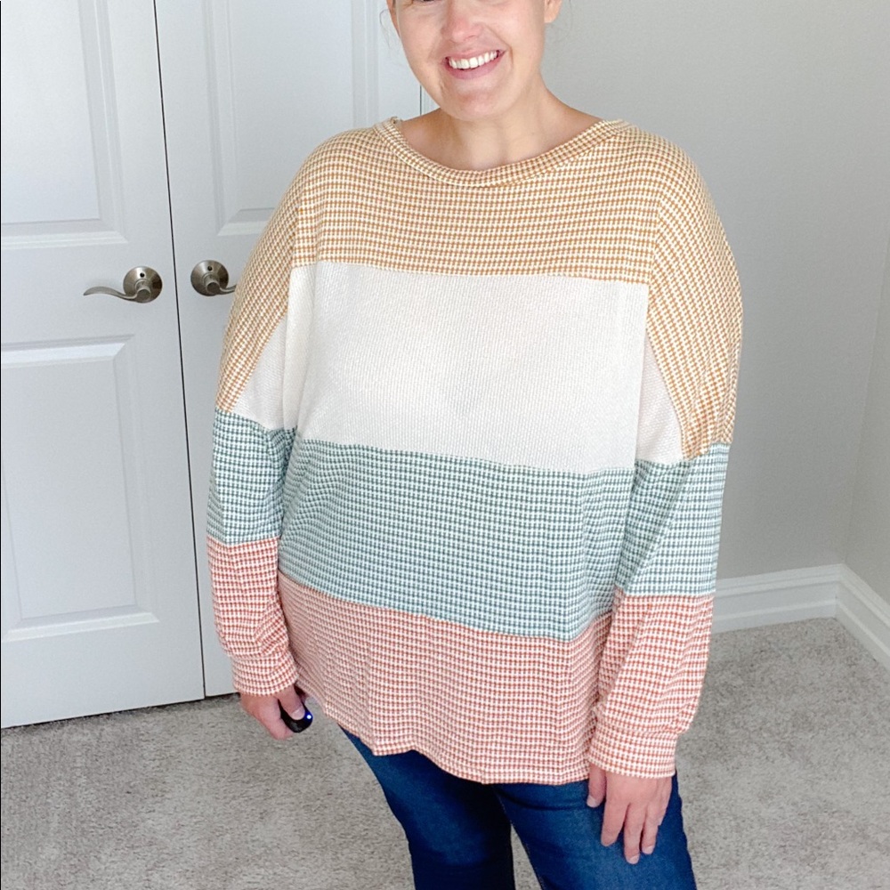 TWO TONE JACQUARD BUBBLE SLEEVE TOP